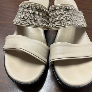 Very light weight dress sandal